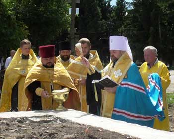 В селі Углуватка відбулося освячення наріжного каменя