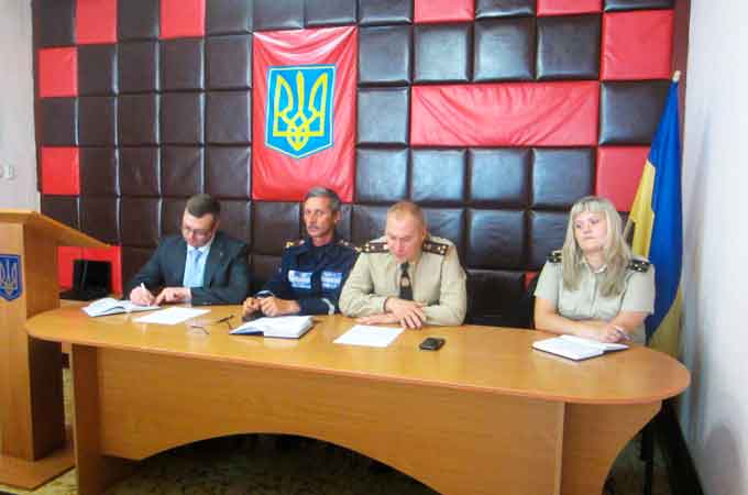 оперативна нарада по питанню підведення підсумків роботи Уманського РВ УДСНС України у Черкаській області за шість місяців 2015 року