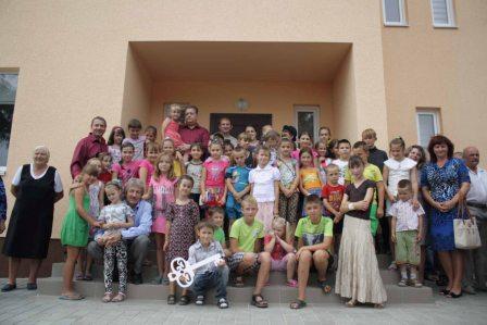 У селі Мокра Калигірка родина взяла на виховання дев’ять діток