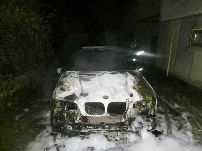 У Жашкові невідомі спалили BMW