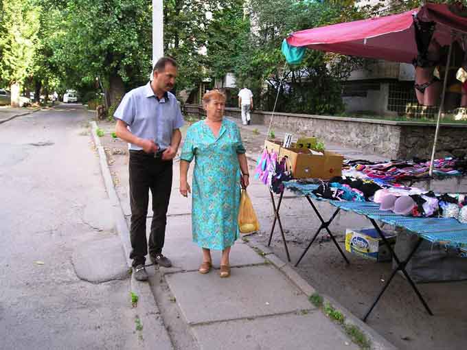 Заручниками місцевого базару стали сотні жителів мікрорайону Сєдова