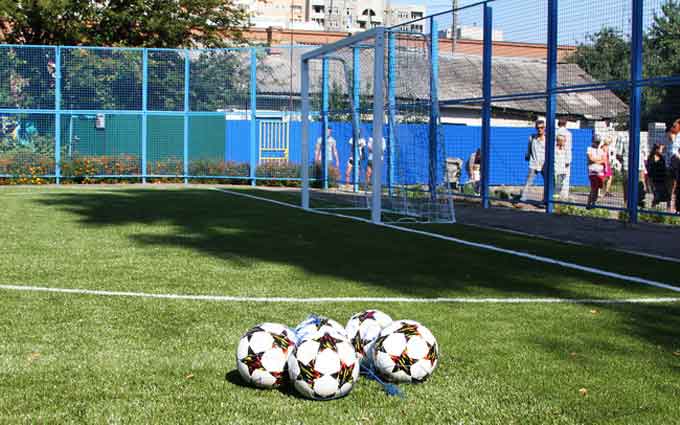 У Черкасах відкрили професійний міні-футбольний майданчик