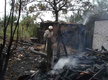 У Кам’янському районі під час гасіння пожежі чоловік отруївся продуктами горіння