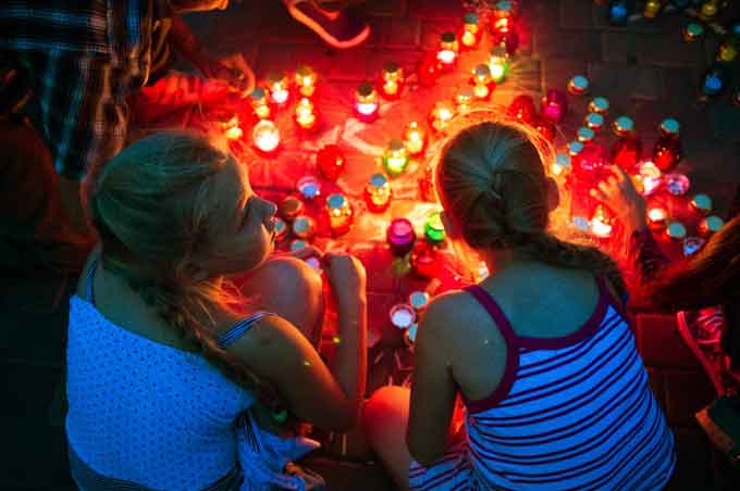 Черкасці запалили 500 свічок і молилися за Україну