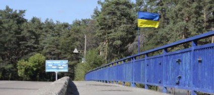 На мосту по Луначарського відновлять тротуари