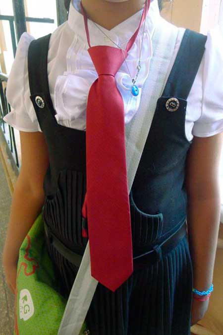 У одній із черкаських шкіл дітей примушують носити краватки, через що вони часто мають дурнуватий вигляд