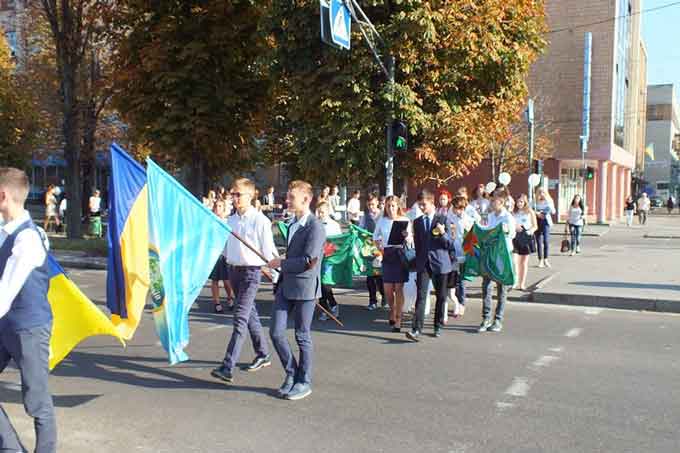 Черкаські гімназисти відзначили ходою Міжнародний день миру