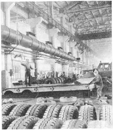 У складальному цеху ремонтно-механічного заводу, м. Золотоноша. 1967 р.