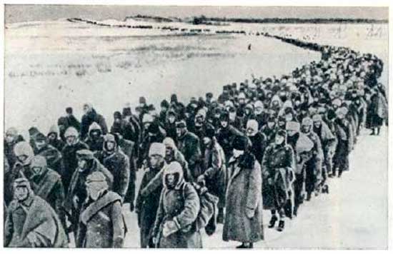Колона полонених солдатів та офіцерів німецько-фашистських військ після Корсунь-Шевченківської битви. Лютий 1944 р.