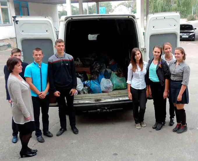 Золотоніські діти та волонтери зібрали крупну допомогу школярам із “сірої” зони АТО