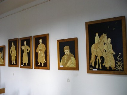 Черкаська художниця представила у Вінниці картини з соломи