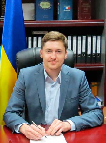 Керівником проекту «Відкритий Суд» є кандидат юридичних наук, правозахисник Станіслав Батрин