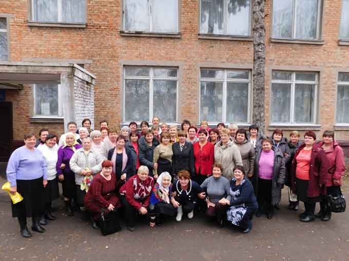 17 листопада в приміщенні районної бібліотеки відбулася зустріч колишніх працівників філії швейного об’єднання «Придніпрянка», де зібралося близько 50 ветеранів швейної галузі.