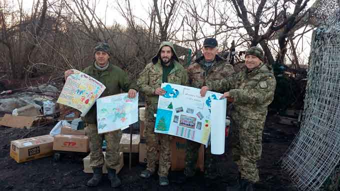 Черкаські автомайданівці розвезли новорічні подарунки нашим військовим на передовій