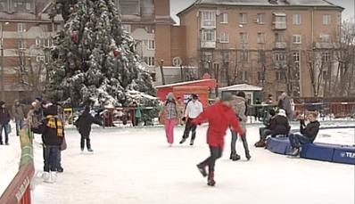 У центрі Черкас запрацювала льодова арена (відео)