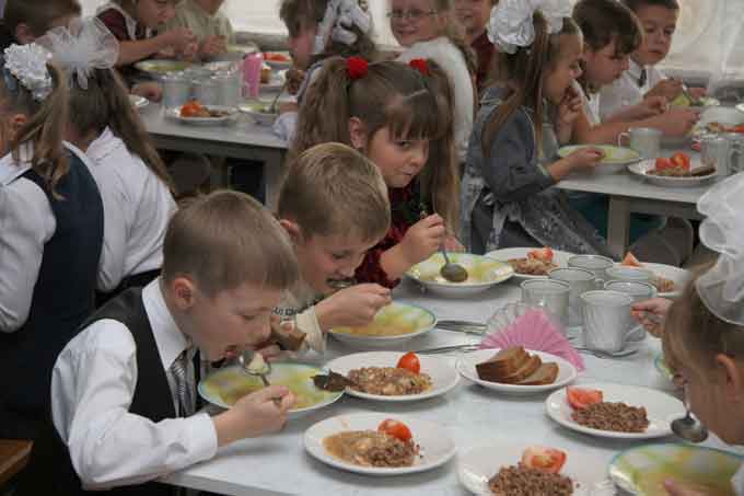 У Черкасах та Черкаському районі учнів молодшої школи харчуватимуть безкоштовно