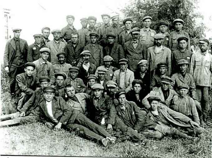 Колгоспники із села Великий Хутір Драбівського району, 1930-ті