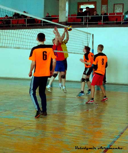 Триває чемпіонат Чорнобаївського району з волейболу 2016 року серед чоловічих команд