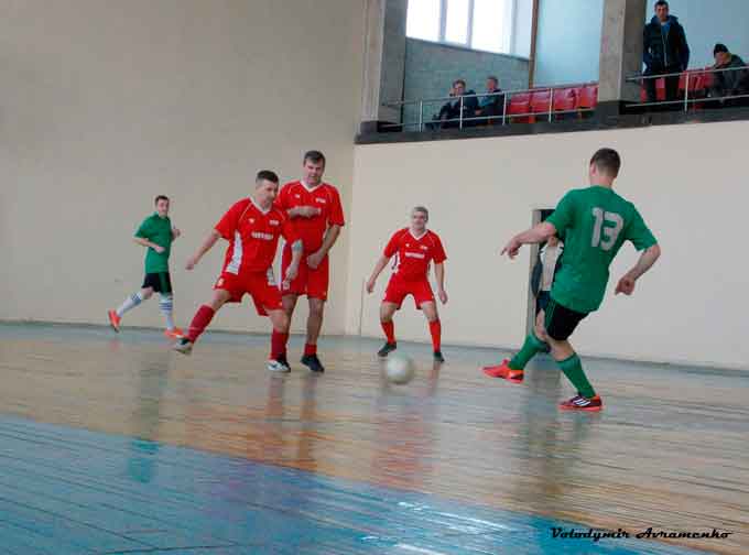 Відбувся 6 тур відкритого чемпіонату Чорнобаївського району з міні-футболу