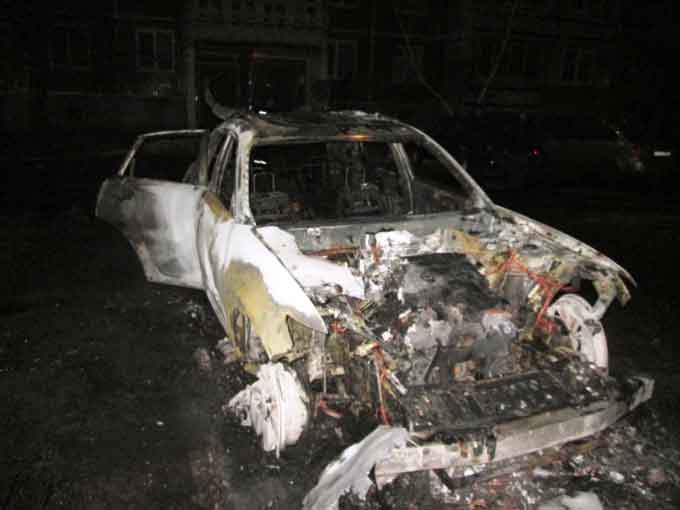 За ніч в області згоріли два крутих автомобілі та «КАМАЗ»