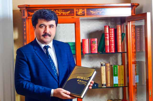 Надзвичайний і Повноважний посол Таджикистану в Україні Файзулло Холбобоєв