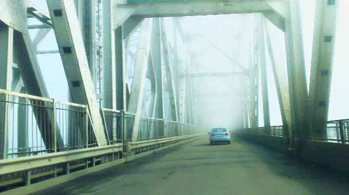 Міст через Дніпро не перекриватимуть. Принаймні до кінця року