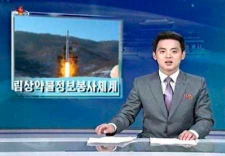 ЗМІ Північної Кореї заявили, що 17-річний космонавт КНДР зробив успішне приземлення на поверхні сонця і навіть зміг повернутися назад. Заява була зроблена в ефірі центрального каналу.