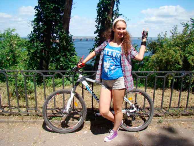 Екскурсовод проекту FREE WALKING TOURS Черкаси Анна Арінархова під час велосипедної подорожі до Буків потрапила у ДТП та потребує допомоги на лікування та реабілітацію.