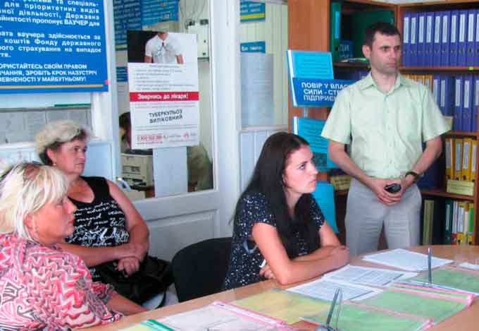 Черкаський районний центр зайнятості провів для безробітних міні-ярмарок вакансій на замовлення ТОВ «Саме клінінг», який відвідали 16 пошукачів роботи.