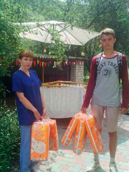 Юний організатор благодійного забігу передав допомогу до черкаського Будинку дитини