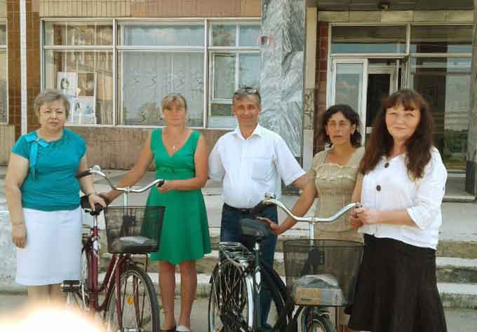 Носачівські соціальні робітники отримали новенькі велосипеди