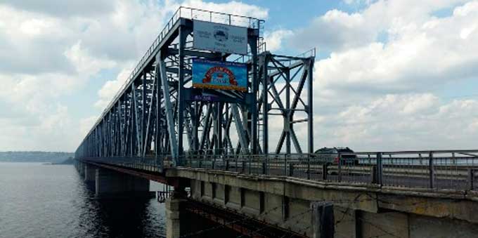 міст через річку Дніпро у Черкасах