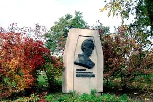 Шевченкоманія: на батьківщині Кобзаря вкрали іще один його пам’ятник