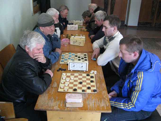 Відділом освіти Чигиринської райдержадміністрації проведено особисту першість району з шашок серед дорослих.