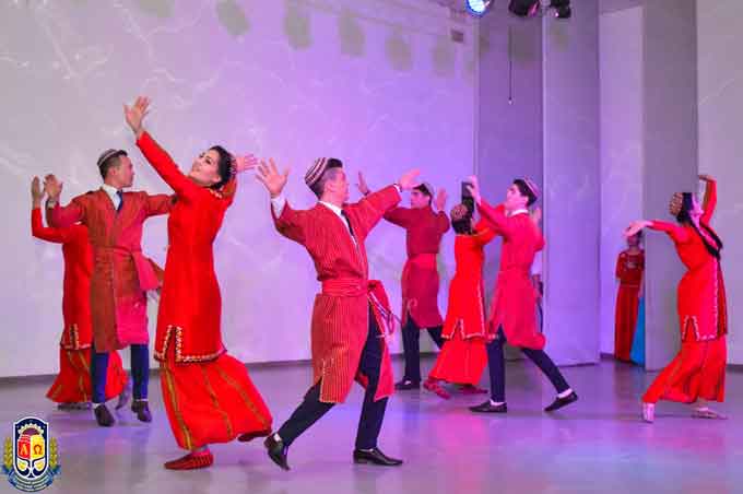 Студенти із Туркменістану, що навчаються в Уманському державному педагогічному університеті імені Павла Тичини, масштабно відзначили 25-у річницю незалежності своєї Батьківщини.