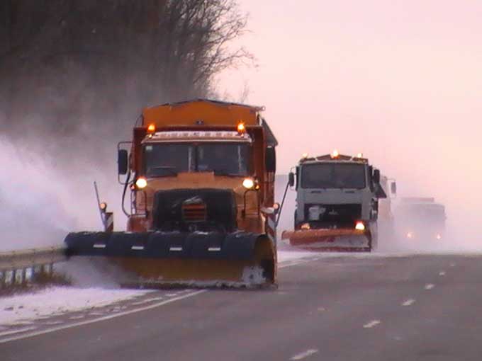 На Черкащині за добу автодорожники очистили від снігу понад 640 км автодоріг