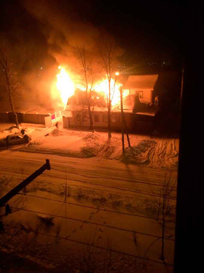 Уночі в Черкасах згорів житловий будинок