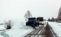 Автодорожники продовжують ліквідовувати наслідки снігопаду на автошляхах Черкаської області (фото)