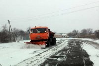 Автодорожники продовжують ліквідовувати наслідки снігопаду на автошляхах Черкаської області (фото)