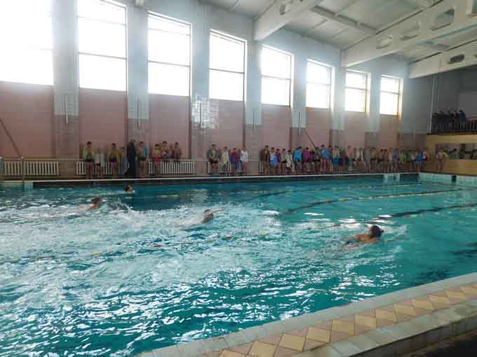 17 лютого у Чорнобаївському районному спорткомплексі відбулася районна першість з плавання серед учнівської молоді на кубок Олімпійського чемпіона Андрія Хіміча, в яких взяли участь 23 шкільні команди району.