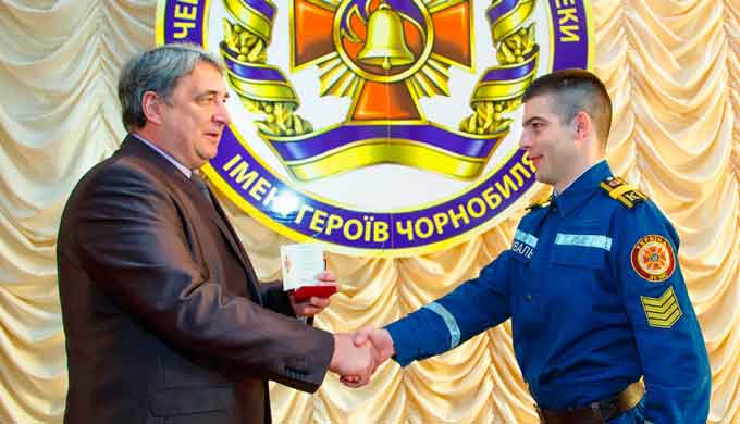 Курсанта Черкаського інституту пожежної безпеки нагородили за відвагу
