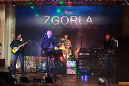 Днями в Монастирищенському районному будинку культури відбувся благодійний концерт за участю місцевого рок-гурту «ZGORLA»