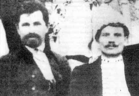 Никодим Смоктій (ліворуч) і Семен Гризло (праворуч). 1917 рік.
