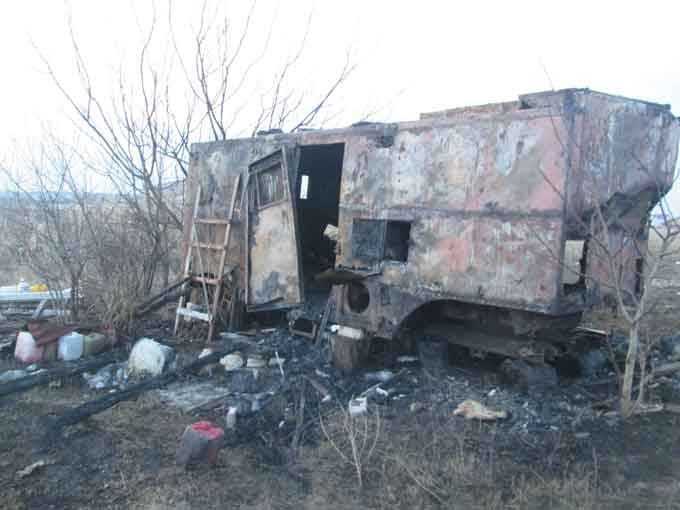У Черкаському районі через спалювання згорів металевий вагончик