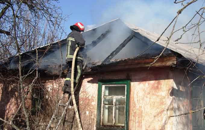 Відео: у Берестівці через необережність господарки ледь не згорів житловий будинок