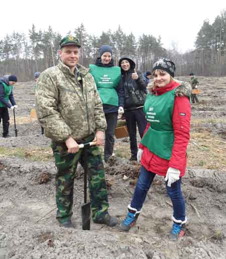 Вихованці шкільних лісництв Канівського держлісгоспу активно долучилися до акції «Майбутнє лісу у твоїх руках»