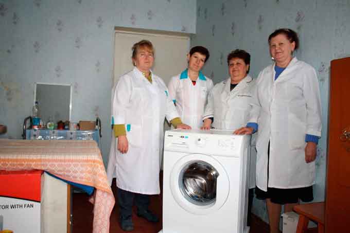 Вельбівець подарував пральну машинку Катеринопільській райлікарні