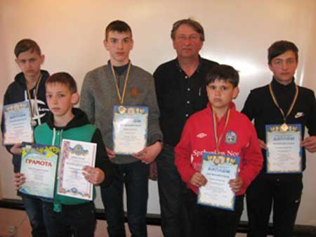В загальнокомандному заліку команда Ватутінської міської станції юних техніків в обласних змаганнях посіла високе ІІ місце.