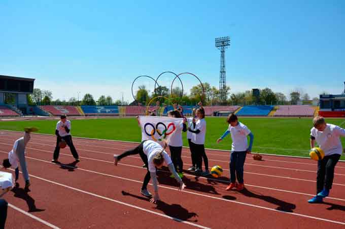 19 квітня на центральному стадіоні в місті Черкаси відбувся міський етап Всеукраїнського спортивно-масового заходу серед дітей «Олімпійське лелеченя» – «Olympic move UA». В спортивно-масовому заході за звання найкращих змагалися 11 команд загальноосвітніх шкіл міста.