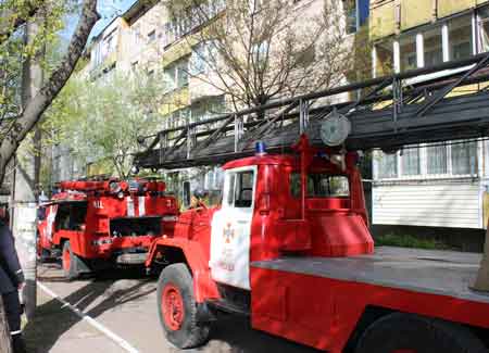 Відеорепортаж: у Черкасах рятувальники ліквідували пожежу у квартирі